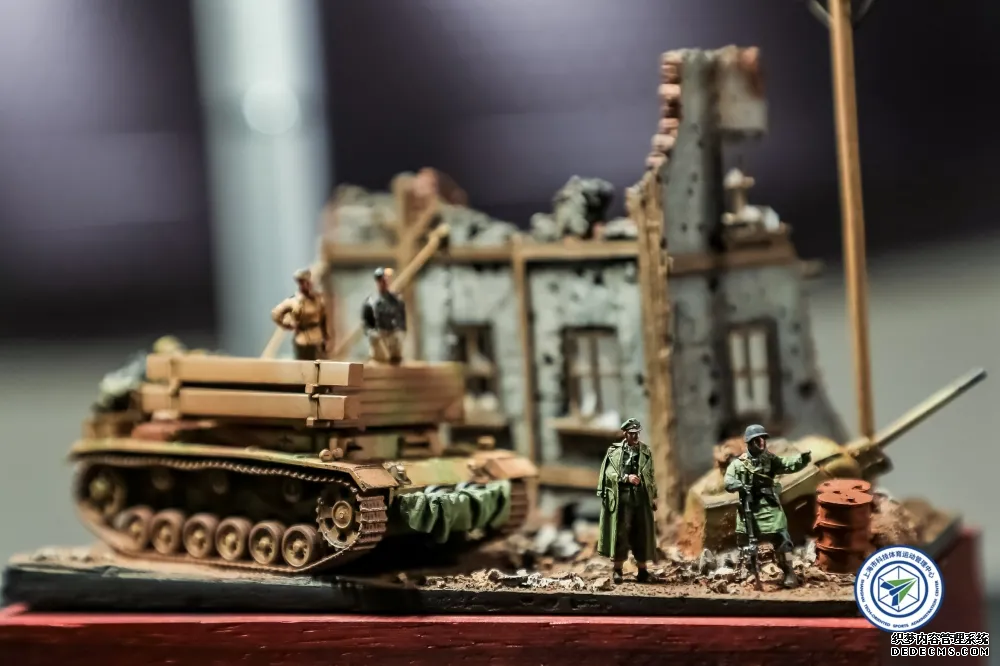 模型盛會登(dēng)上海(hǎi)之巔,科技體(tǐ)育推動青少年科普(圖5) 模型盛會登上海之巔,科技體育推動青少年科普(圖5)