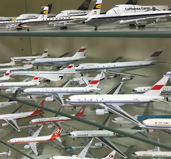 厲害了!飛機模型收藏者(zhě):我有兩千架飛機(圖5) 厲害了!飛機模型收藏者:我有(yǒu)兩千架飛機(圖5)