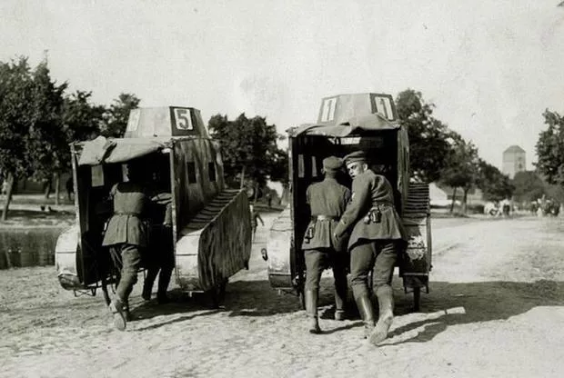 英軍使用軍事模型廠家小軍艦模型進行兵棋推演(圖7)
