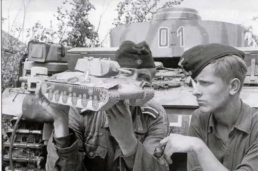 英軍（jun1）使用軍事模（mó）型廠家小軍艦模型進行兵棋推演(圖9)