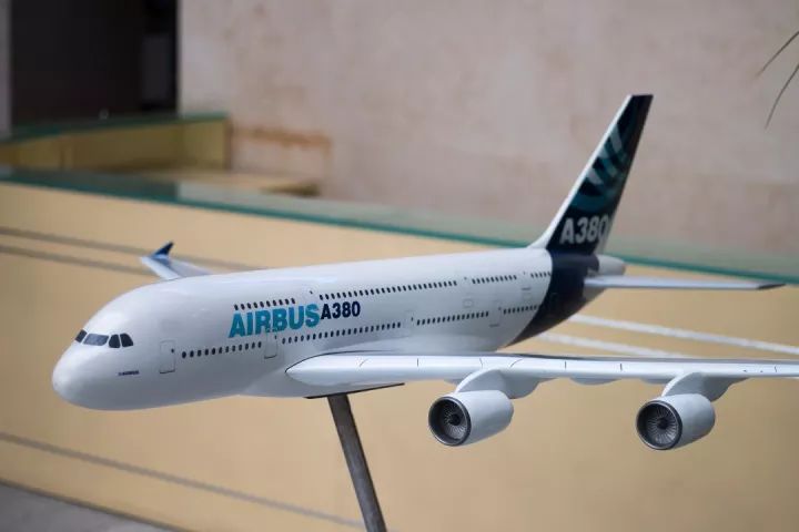 這(zhè)大學,不但飛機滿天(tiān)飛,連飛機(jī)模型也是滿院(圖9) 這大學,不但飛機滿天飛,連飛機模型也是滿院(圖(tú)9)