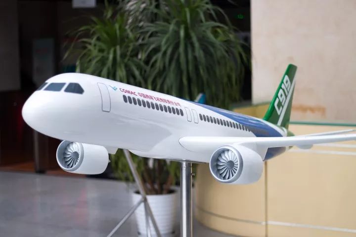 這大學,不但飛機滿天飛,連飛機模型也是滿院(圖1) 這大學,不但飛機滿天飛,連飛機模型(xíng)也是滿院(圖1)