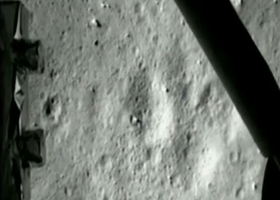 嫦娥四(sì)號月球車(chē)首次公開(kāi)外形 喊你來(lái)命名(míng)(圖6) 嫦娥四號月(yuè)球車首次公開(kāi)外形 喊你來命名(圖6)